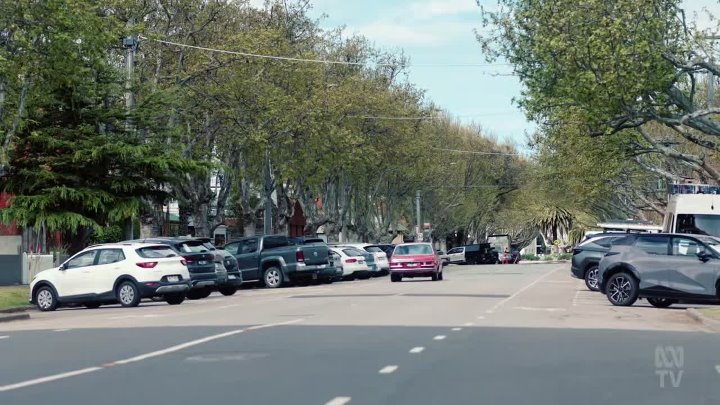 ⁣Dog Park S01E05 720p HEVC x265-MeGusta