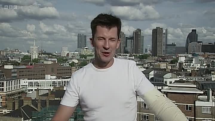 ⁣Hostage S01E01 -The Revolution Will Be Televised