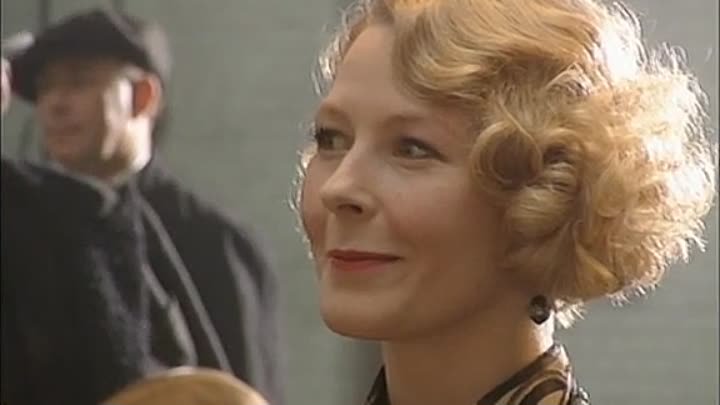 ⁣House of Eliott (1992) [S2E3]