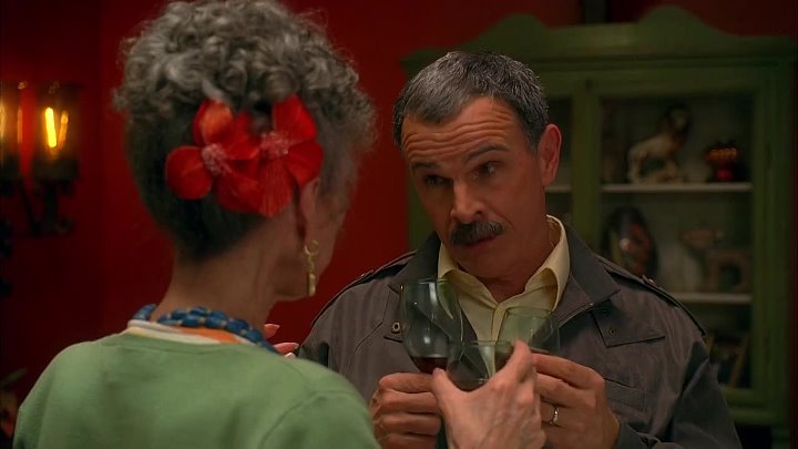 ⁣Ugly Betty [S01E22] A Tree Grows in Guadalajara