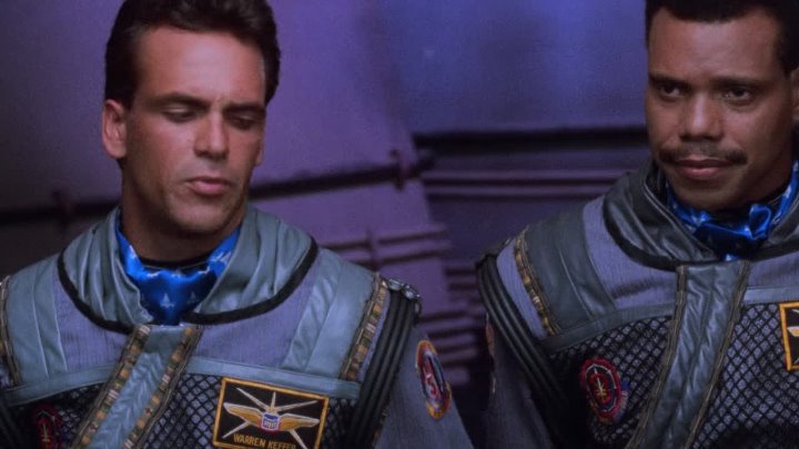 ⁣Babylon 5 [S02E04] A Distant Star