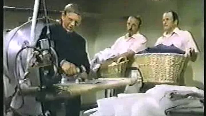 ⁣After MASH S1 E2 ∙ Klinger vs Klinger