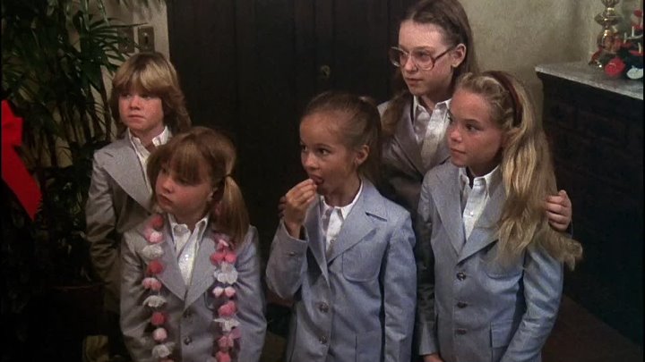 ⁣Magnum P I [S01E04] Thank Heaven for Little Girl