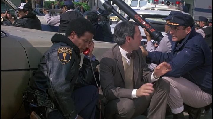 ⁣Hill Street Blues S2 E3 The Last White Man on East