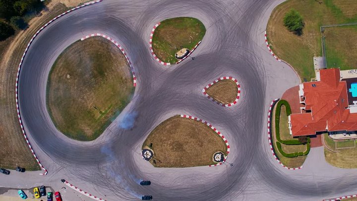 ⁣Wild Vacation Rentals S01E01 1080p WEB h264-EDITH