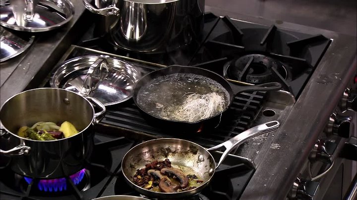 ⁣Cutthroat Kitchen S11E15 Hit Me With Your Best Pho 1080p AMZN WEB-DL DDP2 0