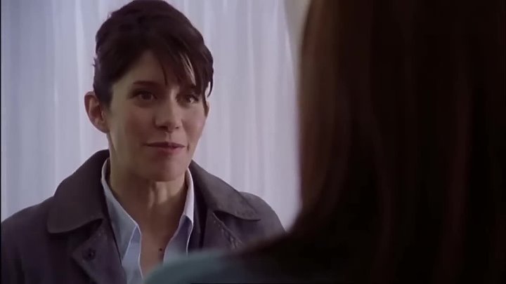 ⁣Murder in Suburbia S01E05 - A Good Deal of Attention