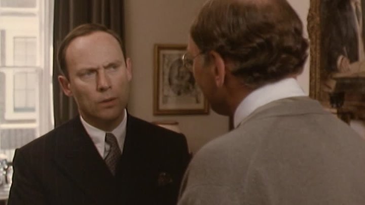 ⁣The Inspector Alleyn Mysteries S01E03 - The Nursing Home Murder