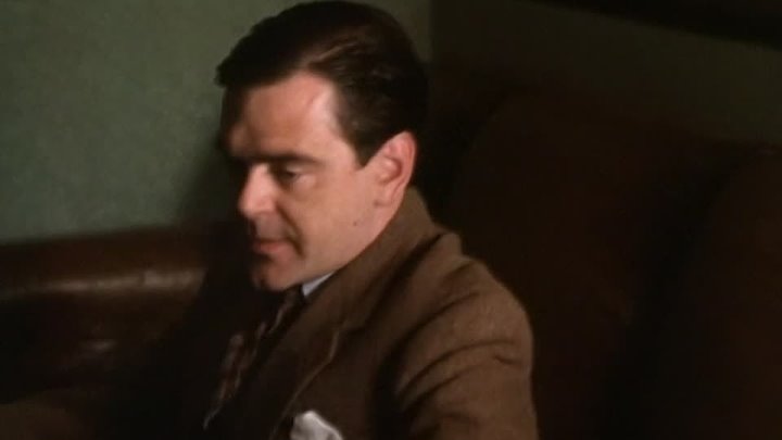 ⁣The Inspector Alleyn Mysteries S01E05 - Death at the Bar