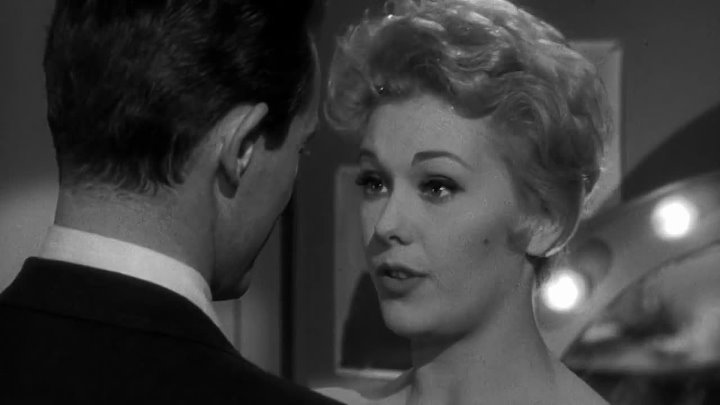 ⁣5 Against The House (1955) [720p] - Guy Madison, Kim Novak, Brian Keith