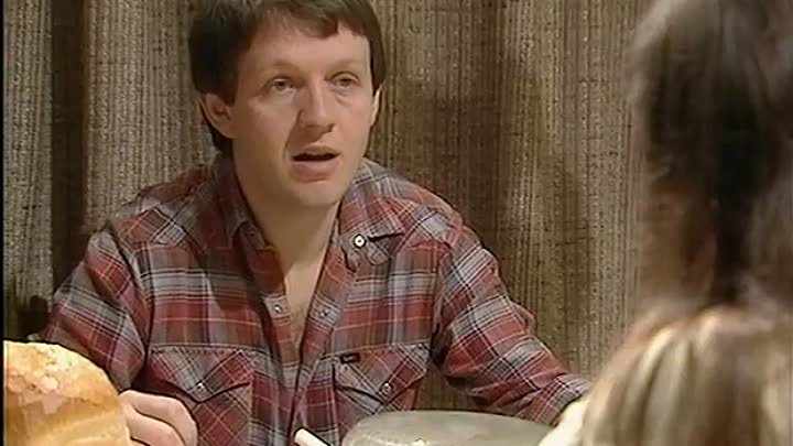 ⁣Auf Wiedersehen, Pet [S02E01] The Return Of The Seven Part 1 (1986) [DVDRip]