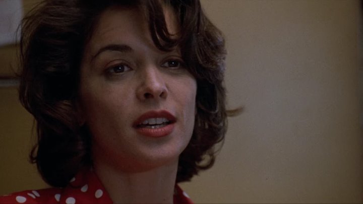 ⁣Romeo Is Bleeding (1993) (1080p)🌻 Movies