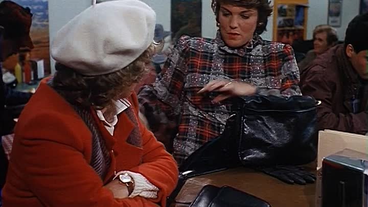 ⁣Cagney & Lacey S05E11 Play It Again, Santa