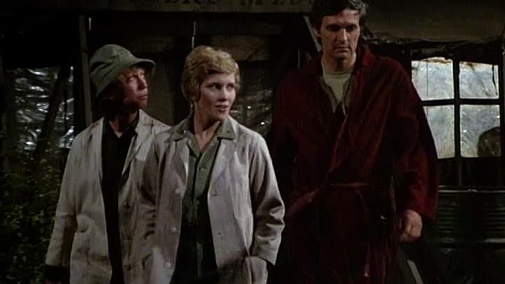 ⁣MASH S05E13 - Hawkeye's Nightmare