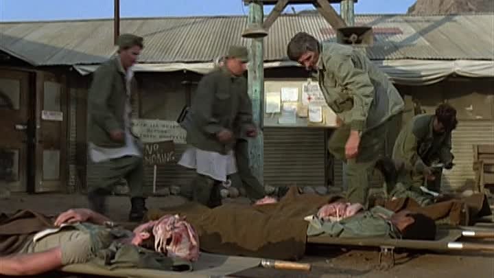 ⁣MASH S07E01 - Commander Pierce