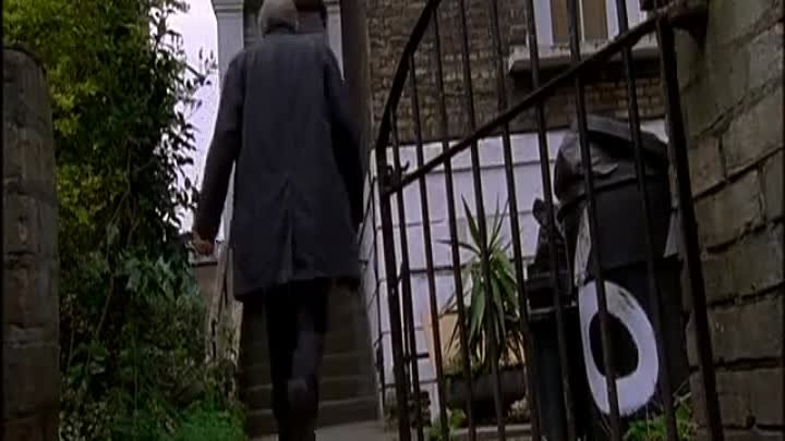 ⁣New Tricks (2008) S5E7 - Communal Living