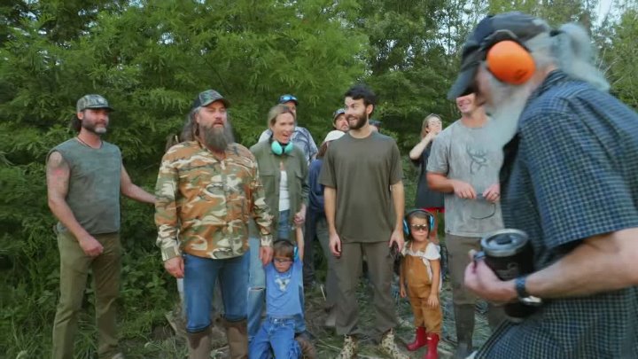 ⁣Duck Dynasty The Revival S02E01 720p HEVC x265-MeGusta