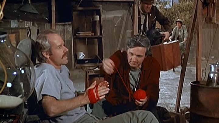 ⁣MASH S08E09 - Mr and Mrs Who