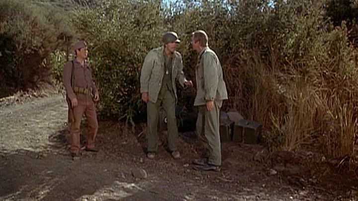 ⁣MASH S08E10 - The Yalu Brick Road