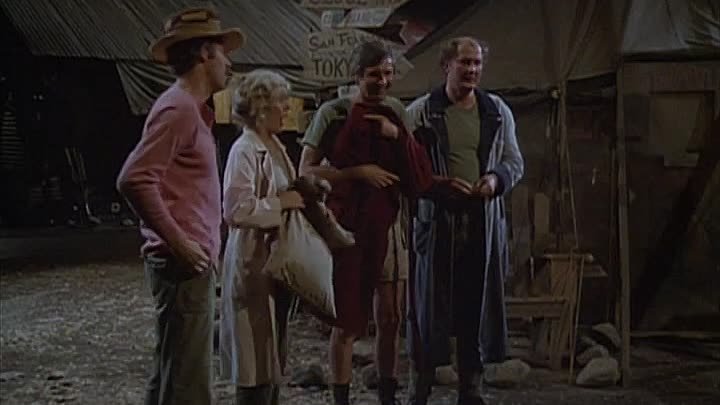 ⁣MASH S08E25 - April Fools