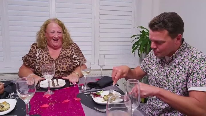 ⁣Come Dine With Me S52E11 -Manchester