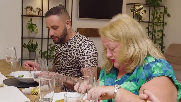 ⁣Come Dine With Me S52E12 -Manchester
