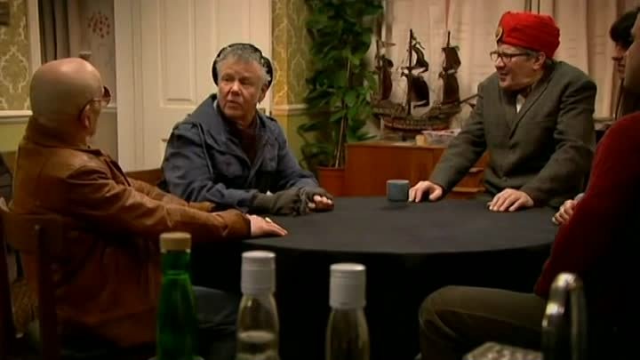 ⁣Count Arthur Strong (2013) S01E06 The Seance