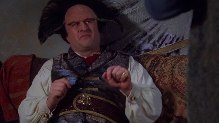 ⁣Babylon 5 [S01E03] Born to the Purple