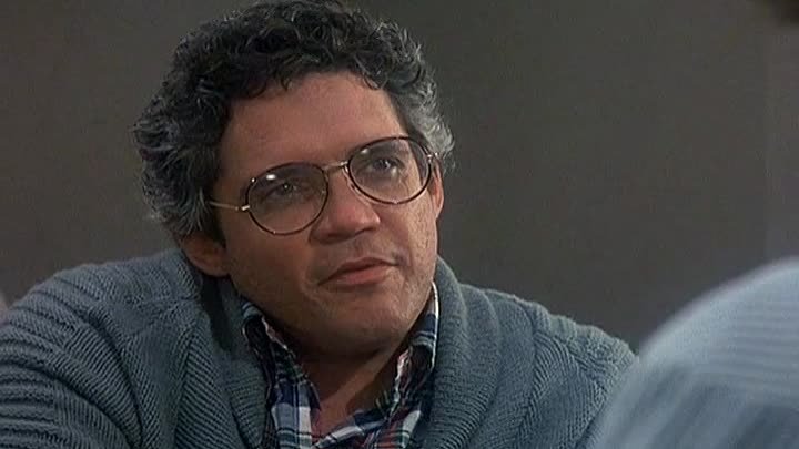 ⁣St Elsewhere S01E04 Cora and Arnie