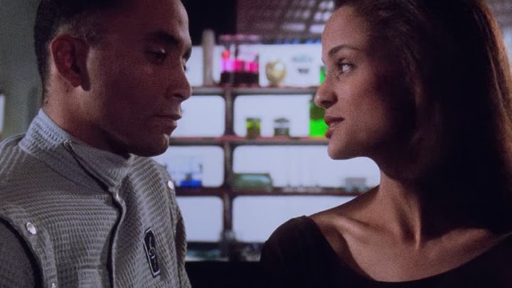 ⁣Babylon 5 [S02E05] The Long Dark