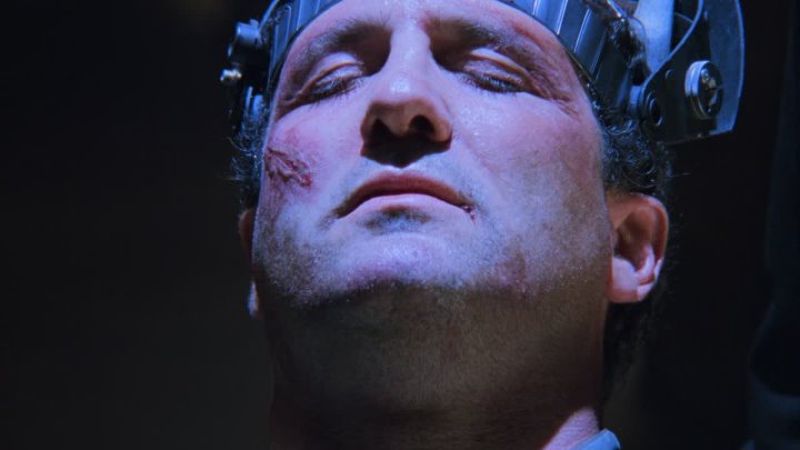 ⁣Babylon 5 [S02E08] A Race Through Dark Places