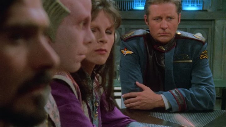 ⁣Babylon 5 [S03E08] Messages from Earth