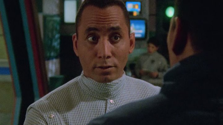 ⁣Babylon 5 [S05E04] A View From the Gallery