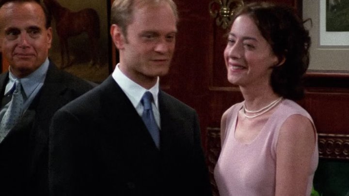 ⁣Frasier [S08E01-E2] (1080p) And the Dish Ran Away with the Spoon