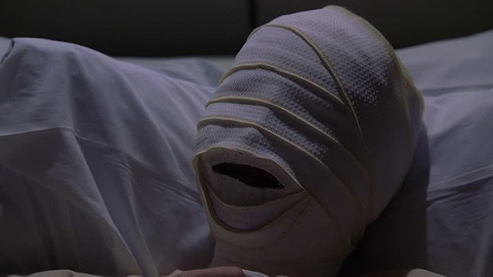 ⁣The Twilight Zone [S01E38] Eye of the Beholder