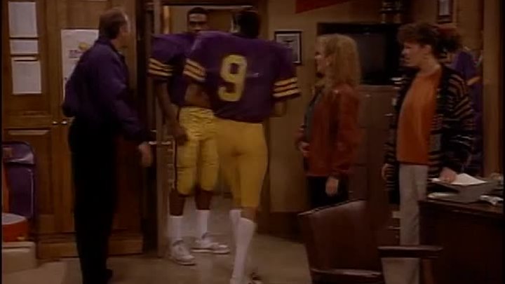 ⁣Coach S02E07 A Man And A Woman (And Two Theater Majors)