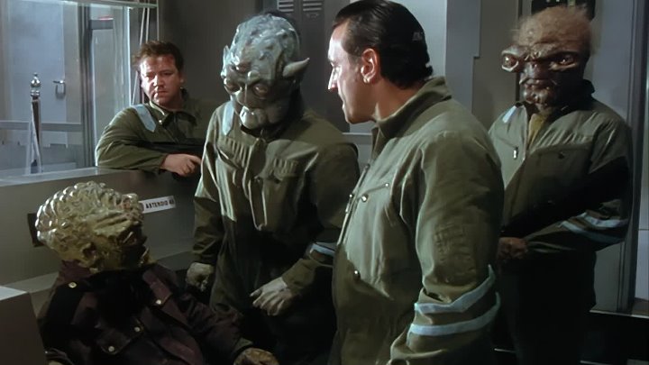 ⁣Space Precinct - S01E12 - Two Against the Rock