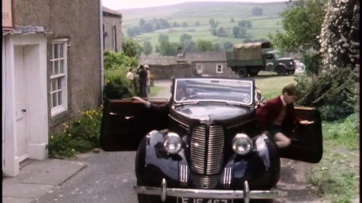 ⁣All Creatures Great and Small S03E16 - 1985 Christmas Special