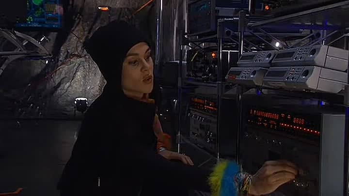 ⁣Earth Final Conflict S04E12 The Summit