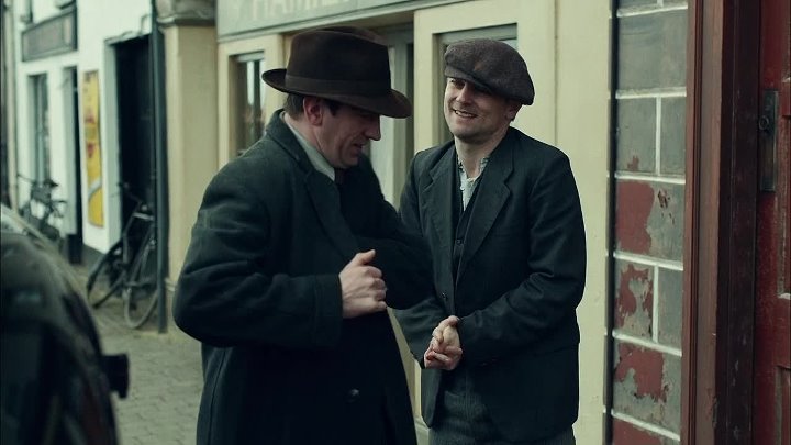 ⁣Mother and Other Strangers S01E05 God Rest You Merry