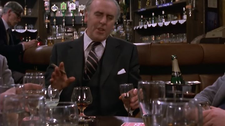 ⁣Minder - S3 E8 - The Son Also Rises (1080p)