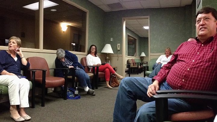 ⁣Home Town 2017 S10E09 720p WEB H264-JFF