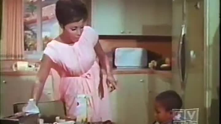 ⁣Julia E1 - Mama's Man