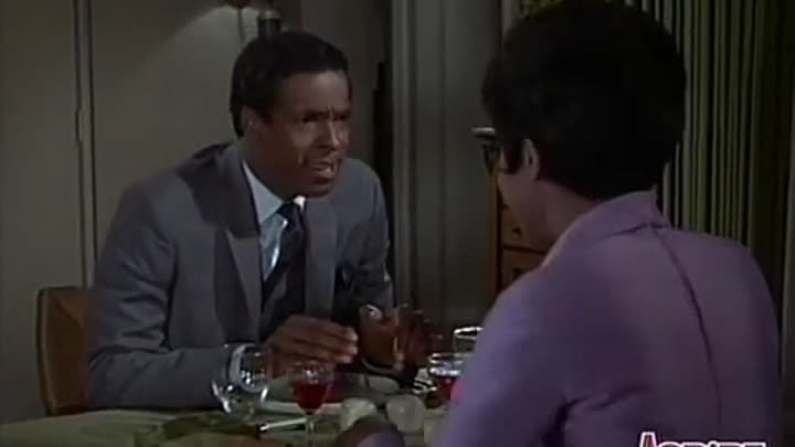 ⁣Julia E5 - Unloneliest Night of the Week