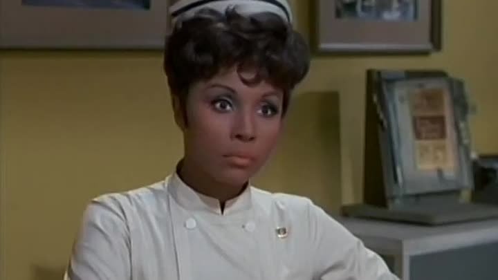 ⁣Julia E30 - Love is a Many Sighted Thing