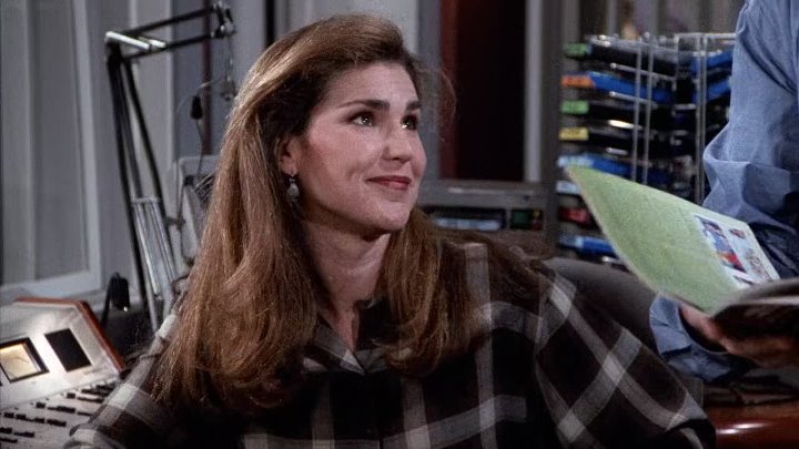 ⁣Frasier [S02E08] (1080p) Adventures in Paradise: Part 1