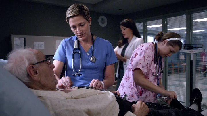 ⁣Nurse Jackie [S01E03] Chicken Soup