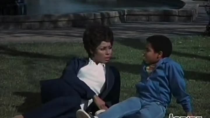 ⁣Julia E73 - That New Black Magic