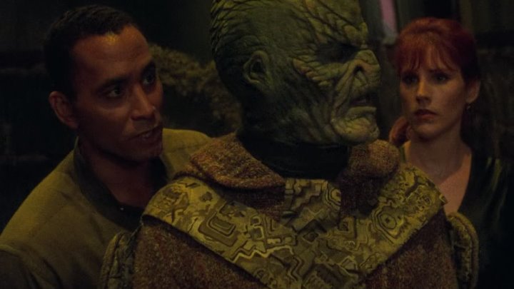 ⁣Babylon 5 [S05E17] Movements of Fire and Shadow