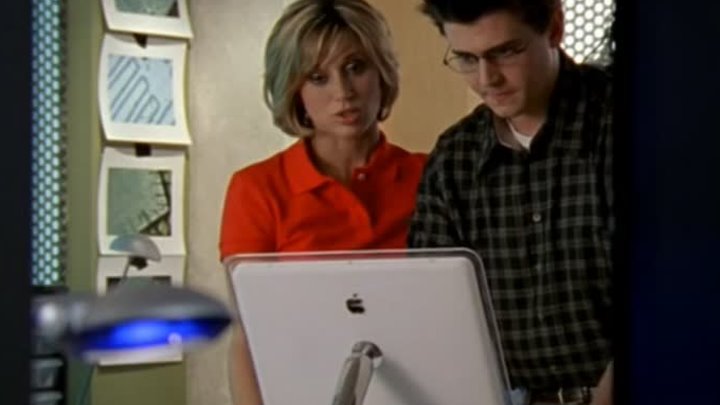 ⁣She Spies - S02E14 - Family Reunion